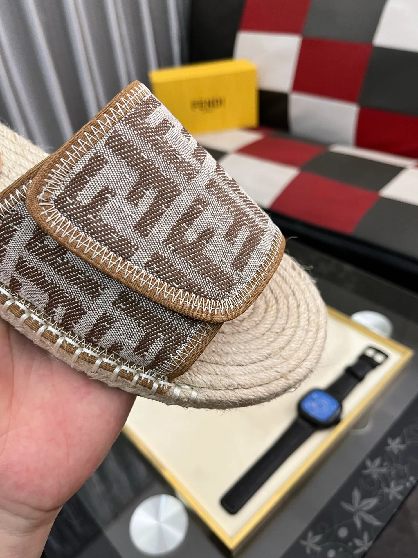Men's shoes💰320⌚️⌚️[FENDI~Fendi slippers] High-end men's shoes brand official website 1:1 latest masterpiece: original mold customization, fabrics made of imported original materials, upgraded outsole, lighter, top quality in the market, simple and tasteful, a must-have for fashionistas, fashion is at your feet, full of confidence, the same style at the counter👍The season of summer slippers is here. Yardage: 38-44. Can be customized45.46.47